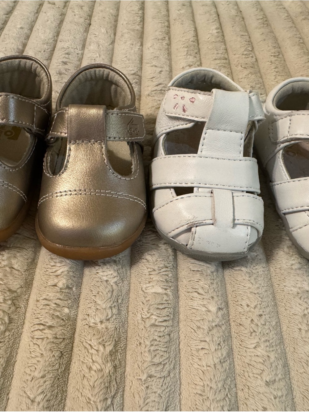 See Kai Run Metallic Gold Mary Jane & white sandal Shoes - Breathable Leather
